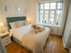 Vibrant City Centre - King Bed Apartment